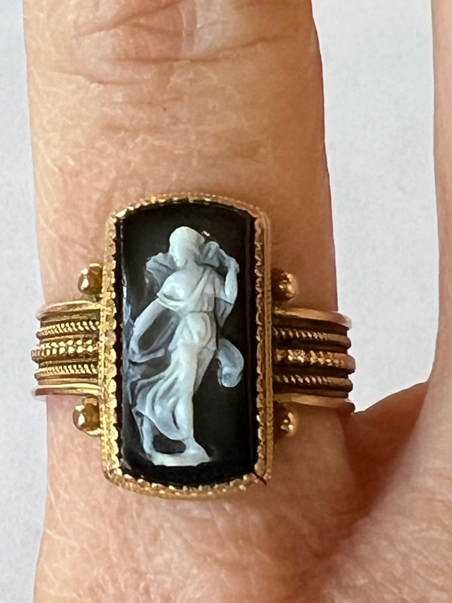 Estate Victorian Etruscan Revival 18-20K Carved Sardonyx Goddess Cameo Ring