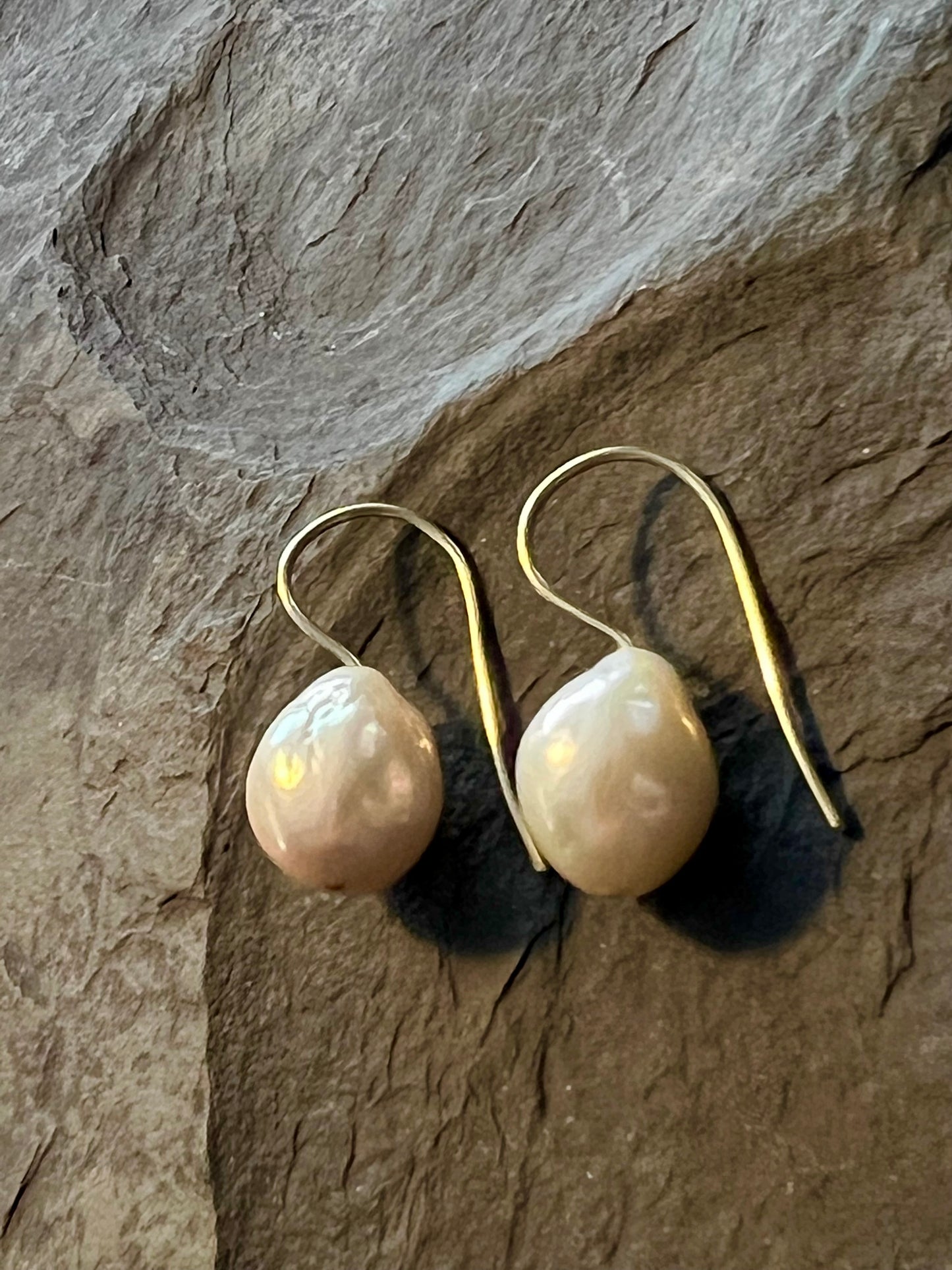 Creamy Baroque Pearl Demi-Dangle - Minimalist Earrings