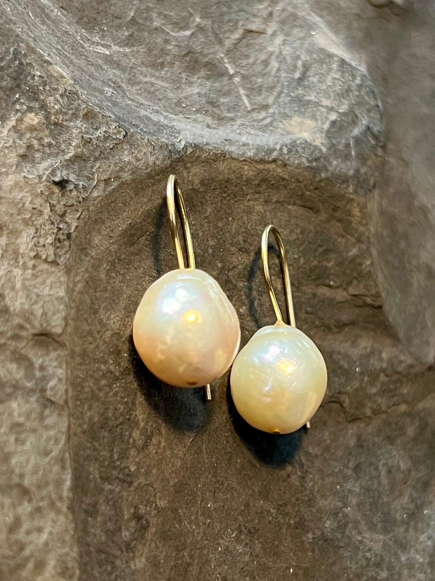 Creamy Baroque Pearl Demi-Dangle - Minimalist Earrings