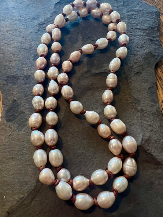 Creamy Ring Pearls Knotted on Leather Necklace